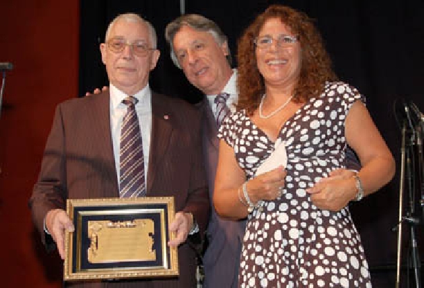 El Dr. Garín recibió el Premio al mejor gremialista del año